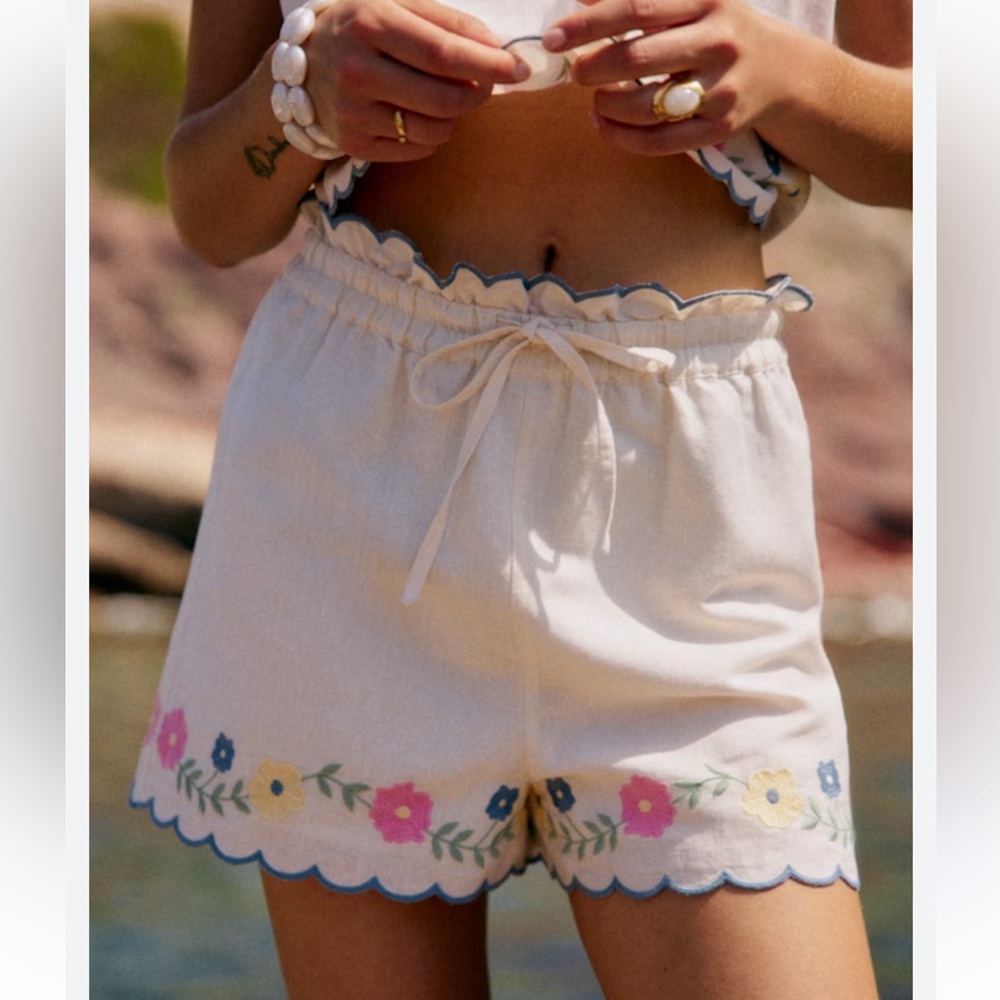 NWT Sézane Matilio Shorts - White with Multicolor Floral Embroidery - 38/US 6/M - Picture 2 of 9